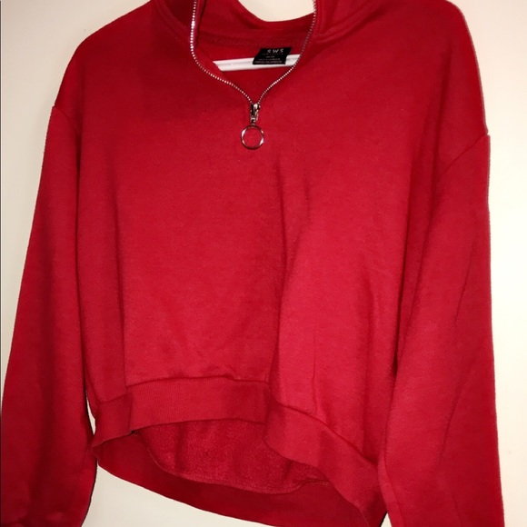 red crop top - Picture 1 of 1